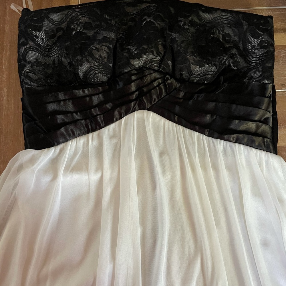Charlotte Russe, size 7, black and cream